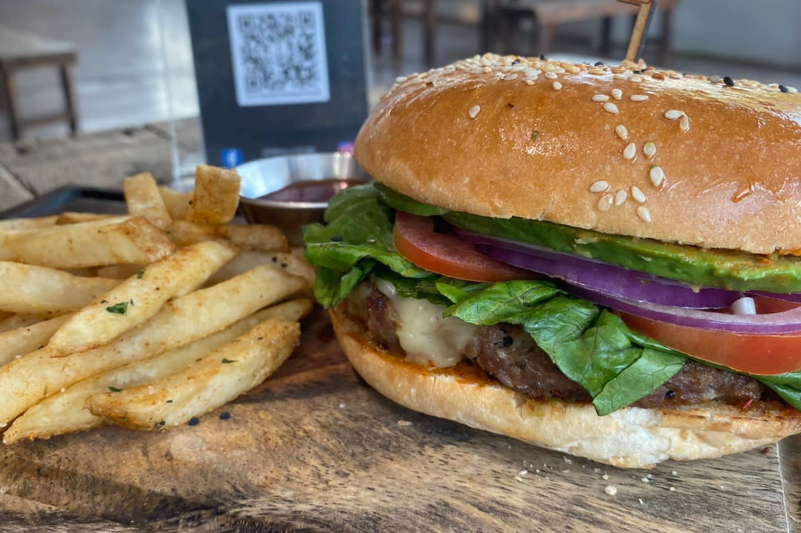 Hamburguesa clásica en La Barracuda