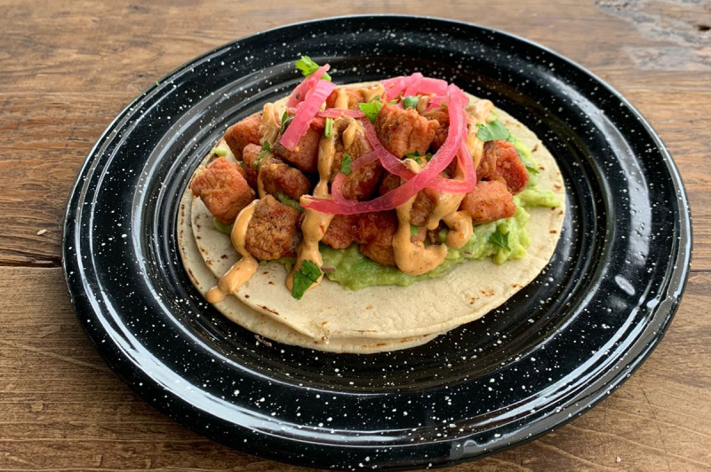 Taco de chicharrón  de atún en La Barracuda